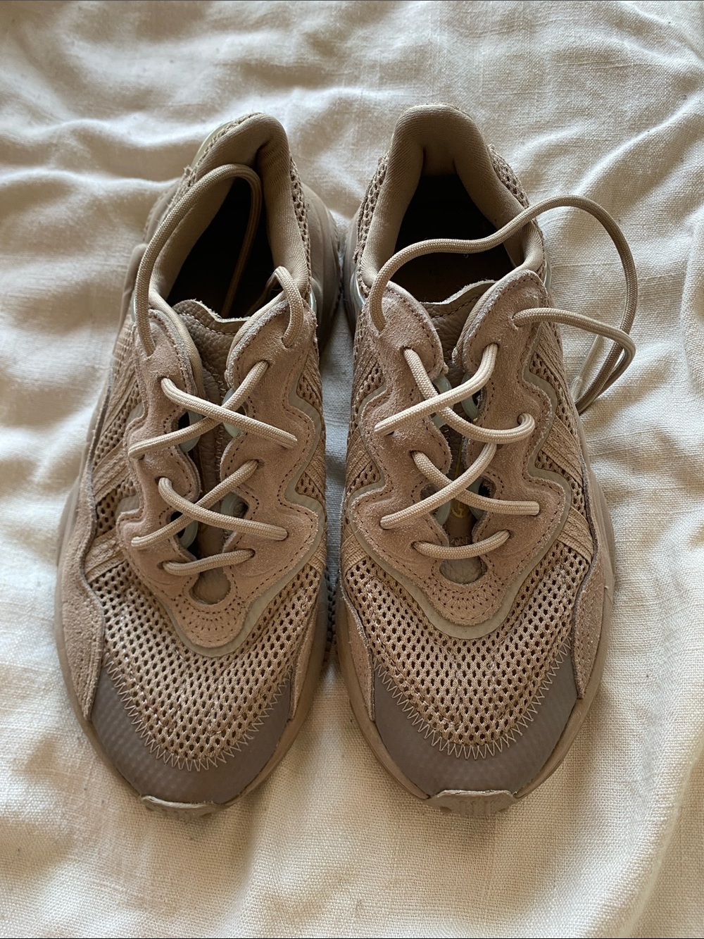 adidas Ozweego tan Sneakers